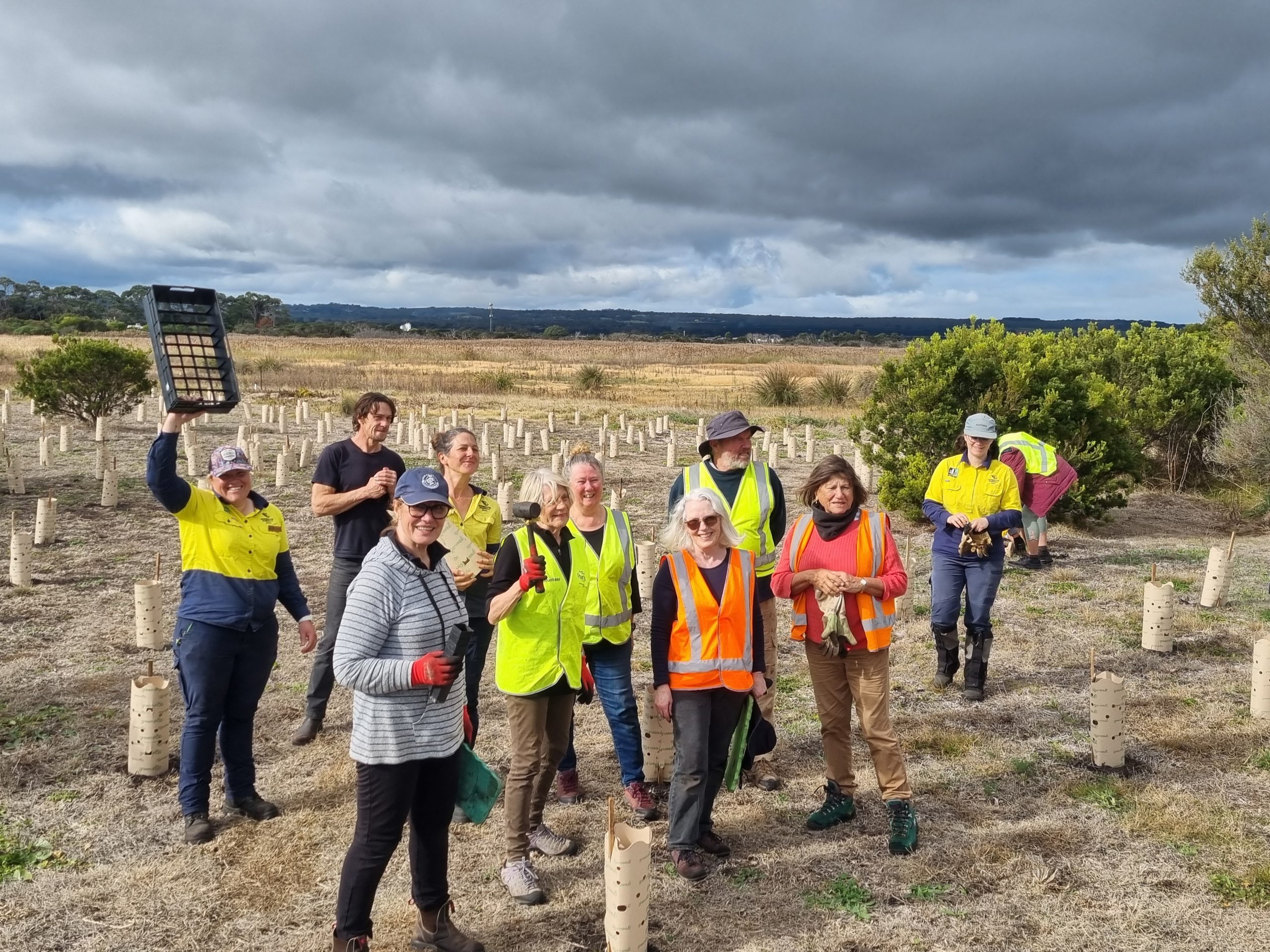 Angela Dunn (Naturelinks) with friends and volunteers